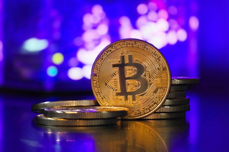 Shifting Sentiment? Short-Term Bitcoin Holders Stay Put Despite Losses