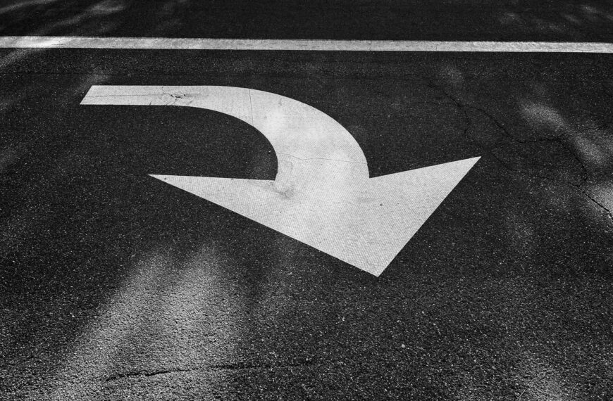 Solana Freefall Ahead? SOL Price Risks Drop To…