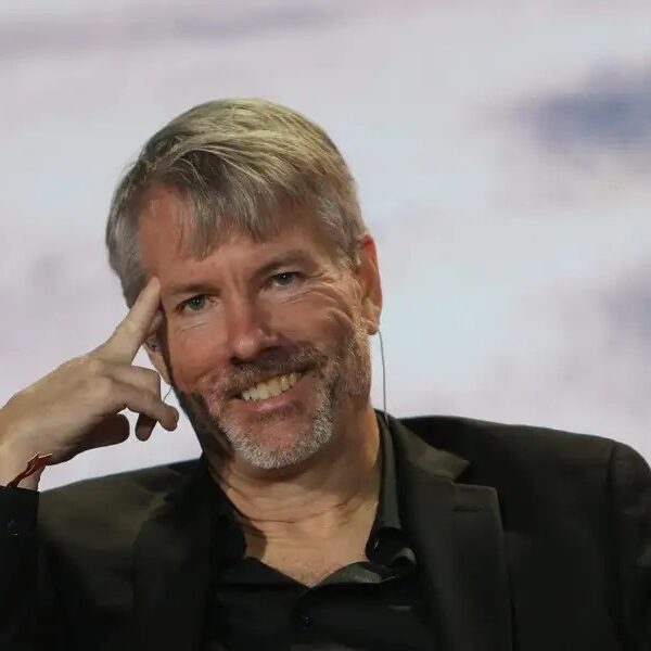 Bitcoin To $1M? Michael Saylor Laughs Off Crypto…