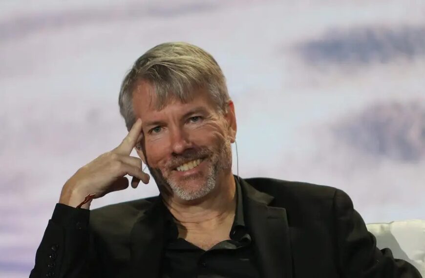 Bitcoin To $1M? Michael Saylor Laughs Off Crypto…