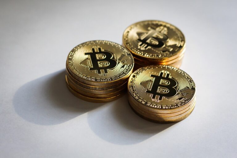 Bitcoin Bull Market Is Over? Analyst Calls 50% Crash To $60,000