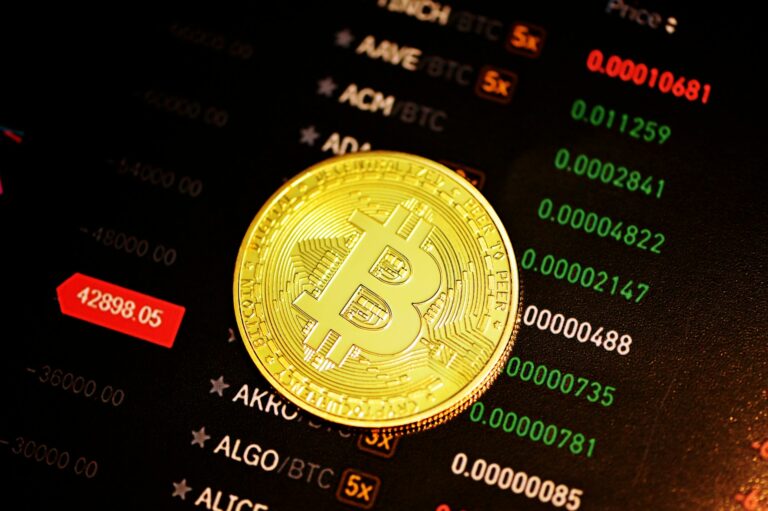Bitcoin Price Eyes ATH With Falling Average Executed Order Size And Rising Retail Activity