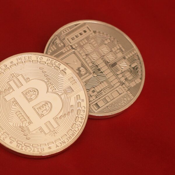 Bitcoin Macro Retracement Meets Mid-Range Battle